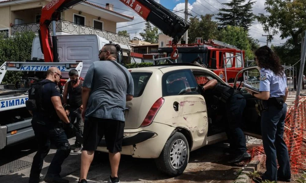 Καρέ καρέ η καταδίωξη Ρομά στην Κηφισιά για κλοπή αυτοκινήτου – Ελαφρά τραυματισμένοι πολίτες